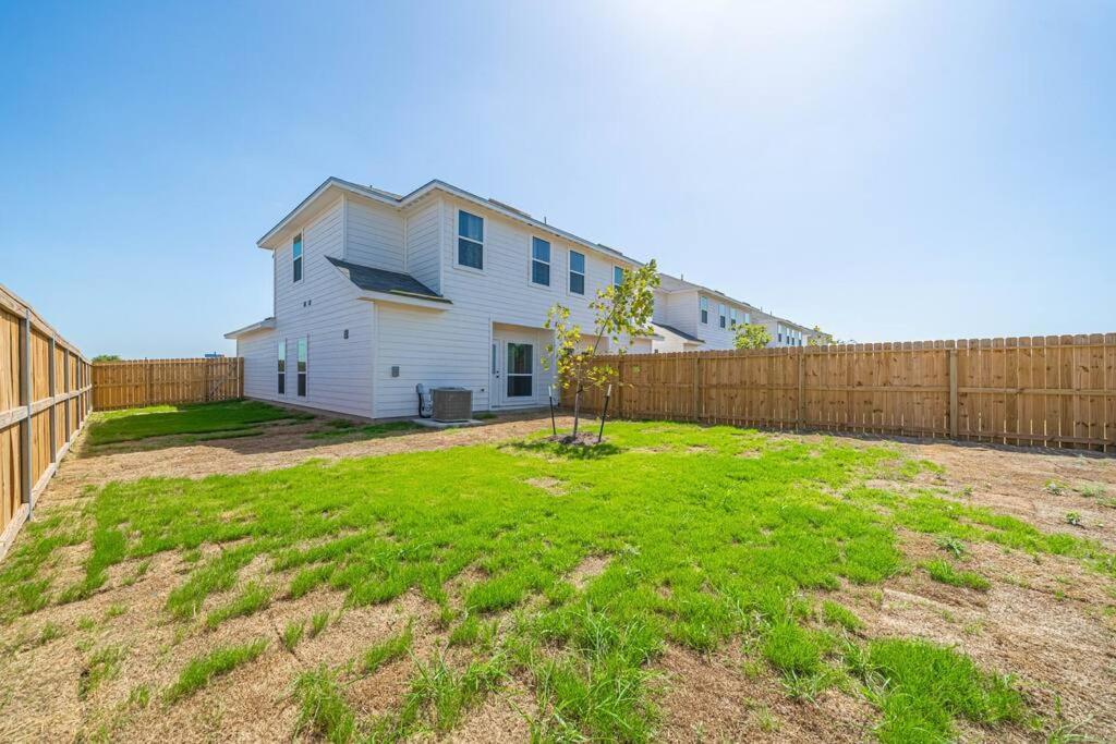 Gorgeous, Brand New 3 Bedrooms Home- Built 2024, Near Seaworld & Lackland Afb Сан-Антонио Экстерьер фото